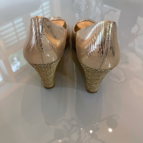 Lilly Pulitzer Gold Wedges - Picture 4 of 6